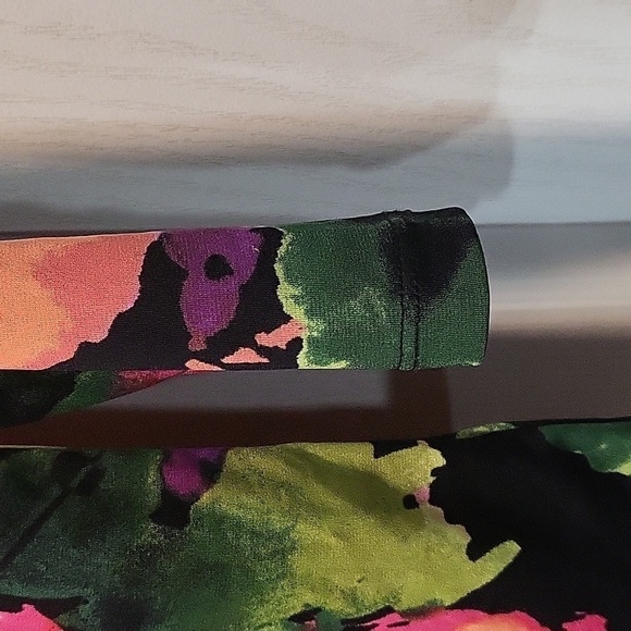 Susan Graver Printed Liquid Knit V-neck 3/4 Sleeve Size XSmall - Picture 3 of 6